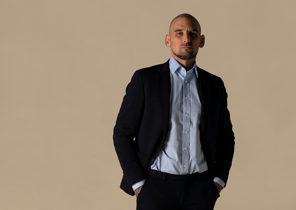 Model_Business_Blue